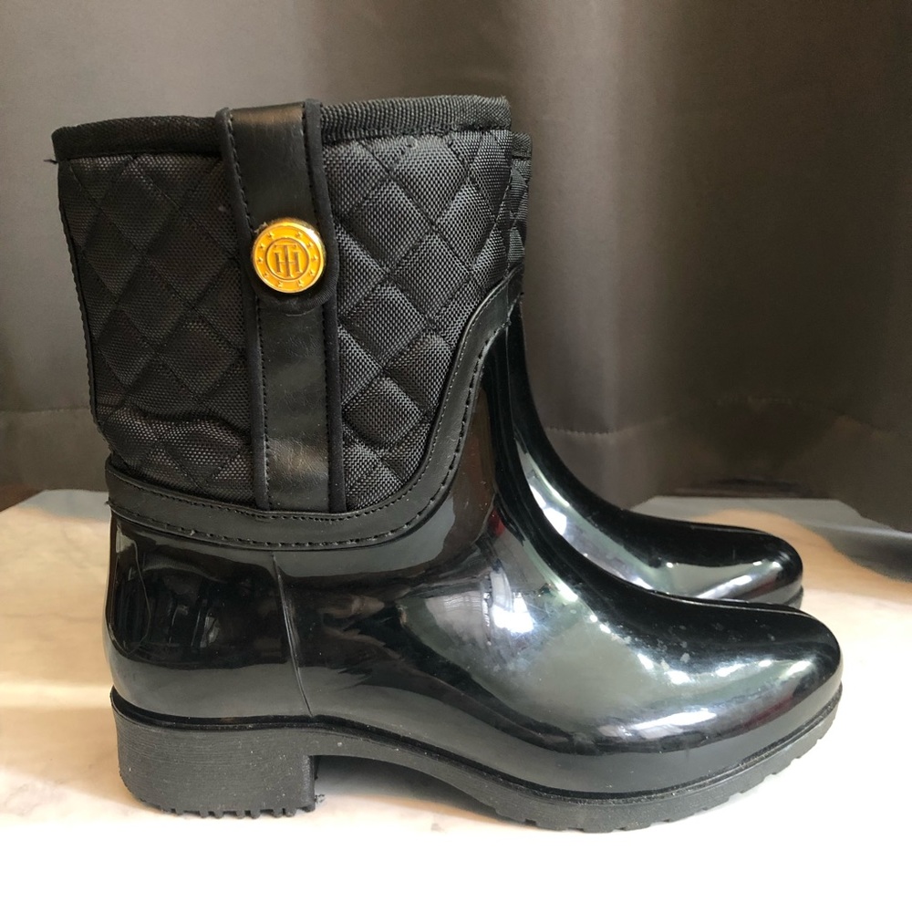 Tommy Hilfiger Black Quilted Short Rain Boots size 6